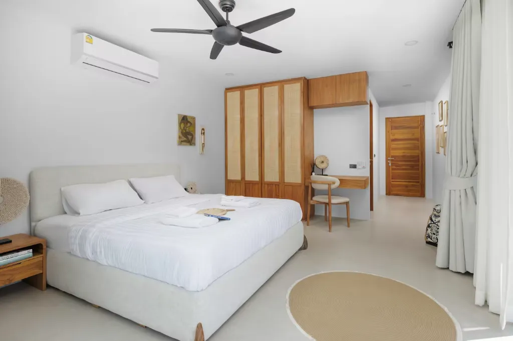 villa amour bedroom 1 2.webp