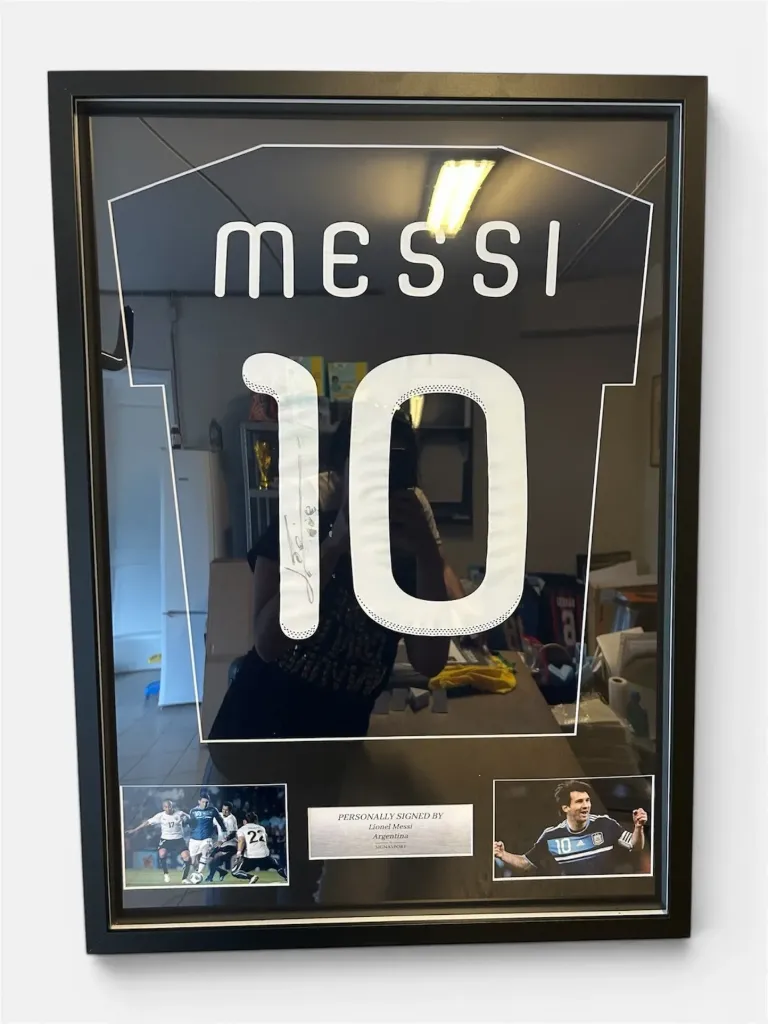 Lionel Messi (Argentina) – Hand-Signed 2011 Away Shirt
