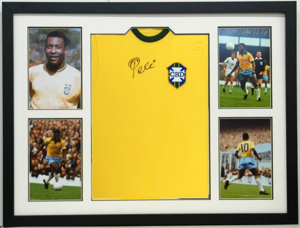 [MEM00115] Signed and framed Pelé Brazil Football Shirt