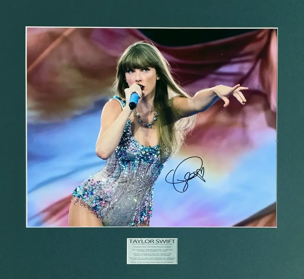 [MEM00119] Taylor Swift Signed & Framed 16x20 Photo