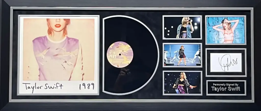 [MEM00131] Taylor Swift Framed Album Display