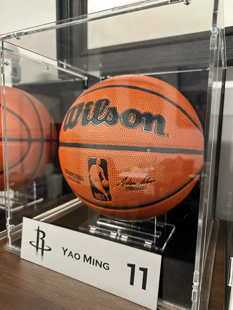 Yao Ming Signed Basketball - Beckett Certified with Hologram & Display Case